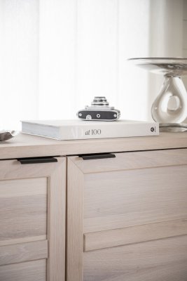 Everett Sideboard 160 Vitpigmenterad Ek/Svart