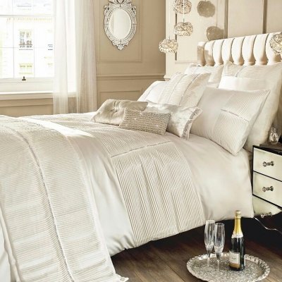 Kylie Minogue at home Eleanora Runner